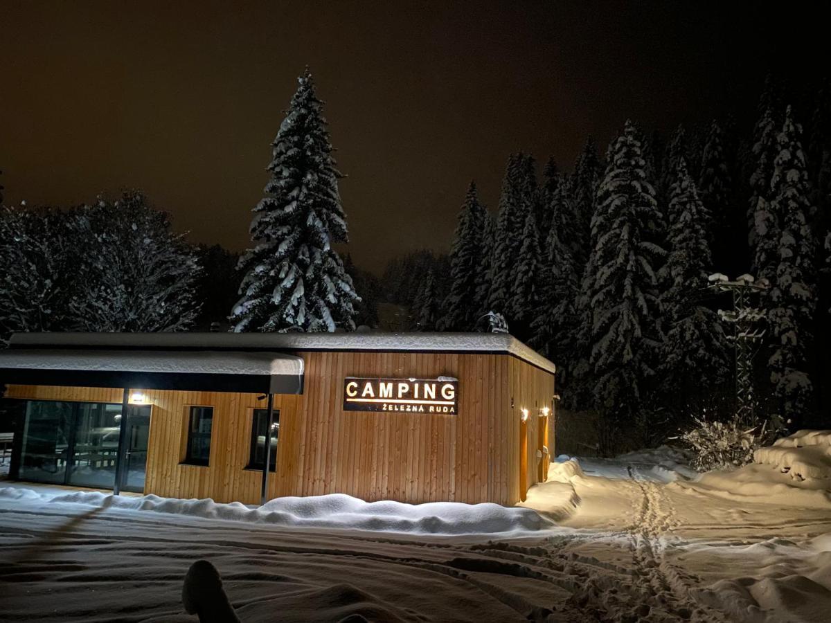 Camping Zelezna Ruda Bagian luar foto